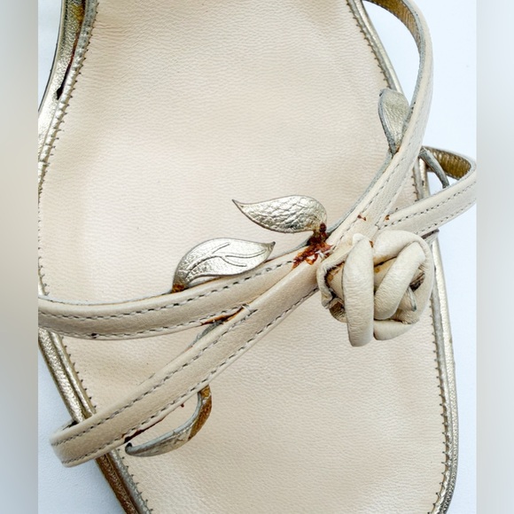 Chanel Vintage 2001 Rosebuds Strap Sandal Beige & Gold Leather Kitten Heel EU 39 - Picture 8 of 15